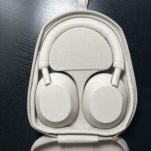 USED ONCE Sony xm5 Cream Over-Ear Wireless Headphones